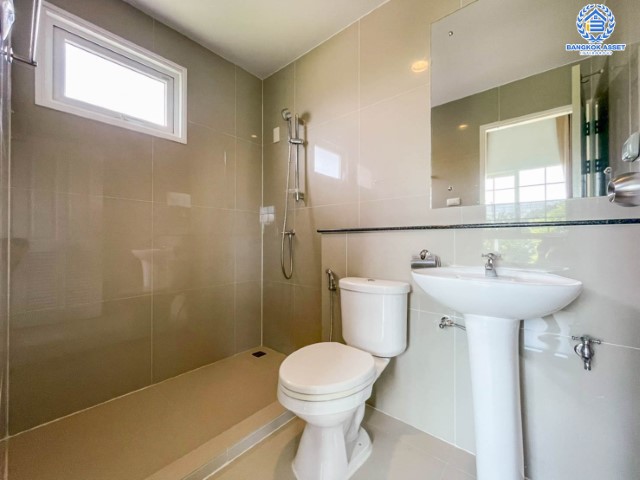 บ้านเดี่ยวมือสองนนทบุรี ม.เพอร์เฟคพาร์ค ชัยพฤกษ์ แบรนด์คุณภาพจาก "พร็อพเพอร์ตี้ เพอร์เฟค" เนื้อที่ 62.20 ตร.ว. ฟังก์ชัน 3 ห้องนอน 3 ห้องน้ำ  แถมแอร์ 3 เครื่อง บรรยากาศร่มรื่น เงียบสงบ ส่วนกลางครบ!! เชื่อมต่อถนนหลัก ชัยพฤกษ์ กาญจนาภิเษก ใกล้ MRT "สถานีคลองบางไผ่"